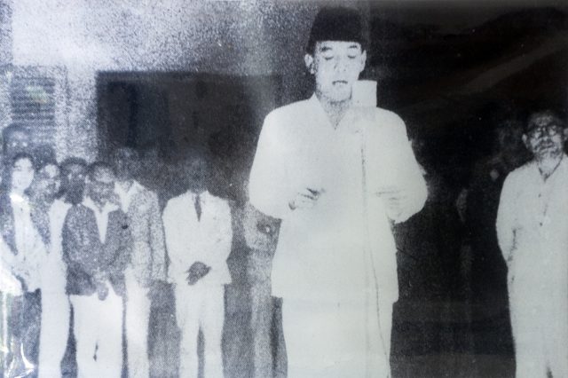 “Mikropon Keramat” 1945 Diserahkan ke Presiden Sukarno