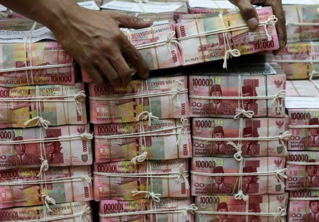 Bawa Uang Tunai di  Atas Rp 100 Juta Keluar Indonesia Didenda 10 %