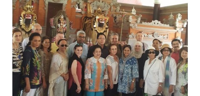 Megawati Kenalkan Kekayaan Budaya Bali pada Para Dubes