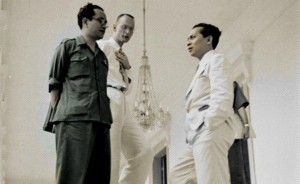 Amir Syarifuddin (kiri) bersama Sjahrir (kanan)
