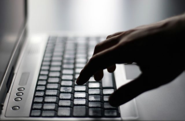 KPU DKI Kembalikan Bantuan Komputer-laptop Pemprov