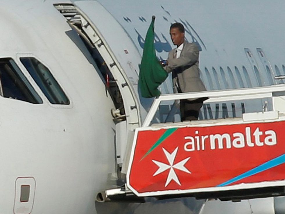 Pembajak Pesawat Libya Menyerah