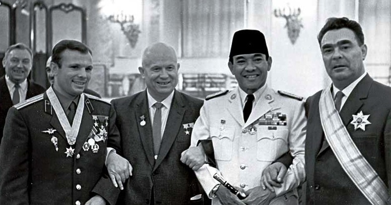 Soviet, Bung Karno dan Pembebasan Papua Barat