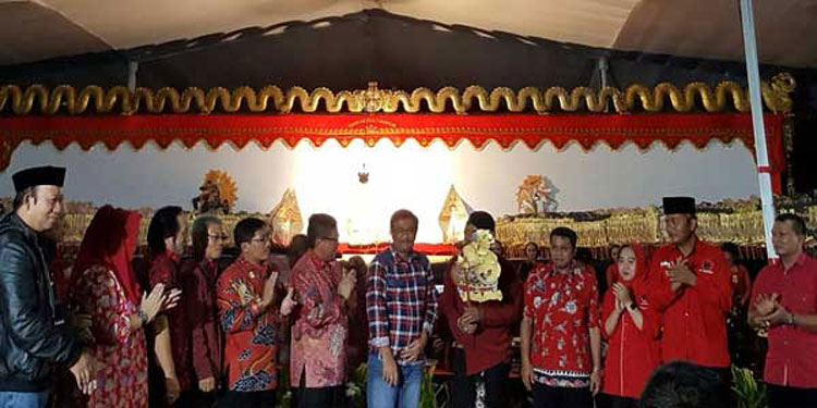 Semar Bangun Candi Saptaharga, Wayangan tentang Kepemimpinan