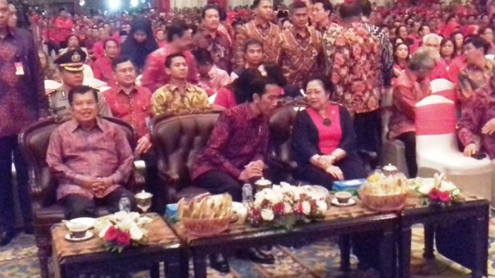 Presiden Jokowi dan Megawati Disambut Tepuk-tangan Meriah di HUT PDIP
