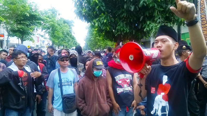 Pendukung Paslon No.1 Geruduk KPU Yogya Saat Proses Rekapitulasi