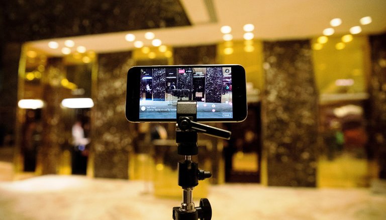 WikiLeaks: CIA Awasi Miliaran Orang Lewat Telepon Pintar