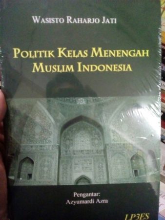 wawancara-buku-politik-kelas-menemgah-indonesia