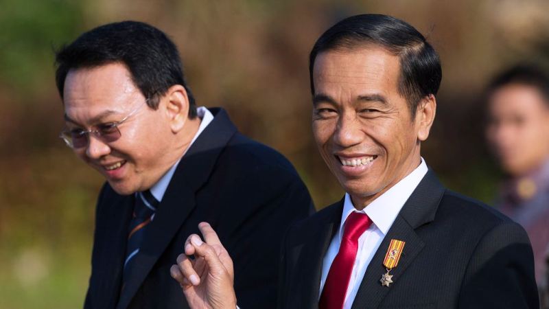 Ahok Dipenjara, Mengapa Jokowi Malah Nge-Trail di Papua?