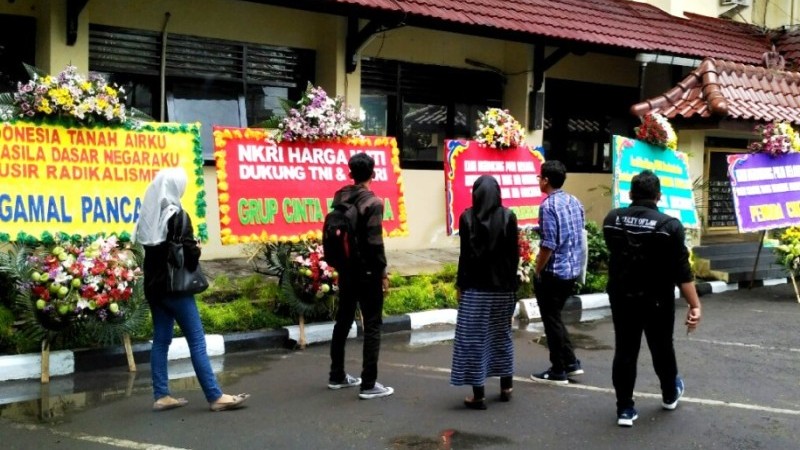 Polda DIY Juga Banjir Karangan Bunga
