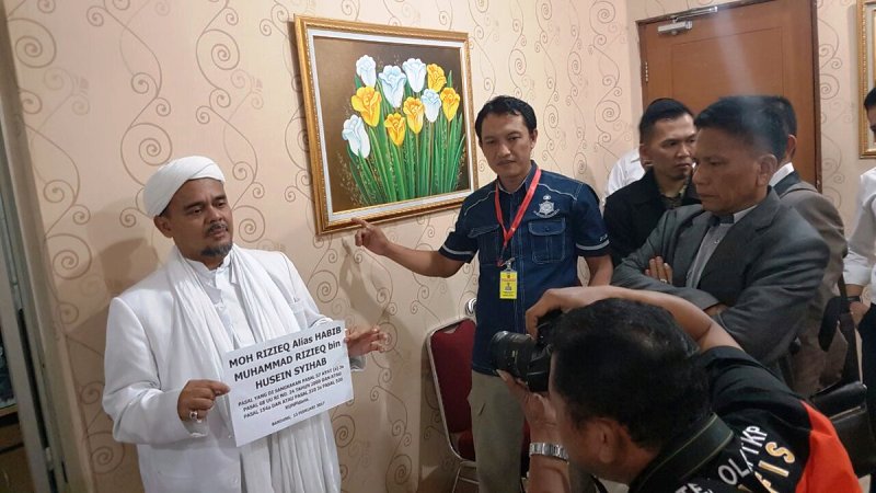 Polisi Ancam Keluarkan Red Notice untuk Rizieq Syihab