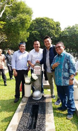 Penggagas film Taufiq Kiemas, M Yamin dan Imran Hasibuan bersama Produser Eksekutif Ody [Foto: Dokumentasi Koran Suluh Indonesia]