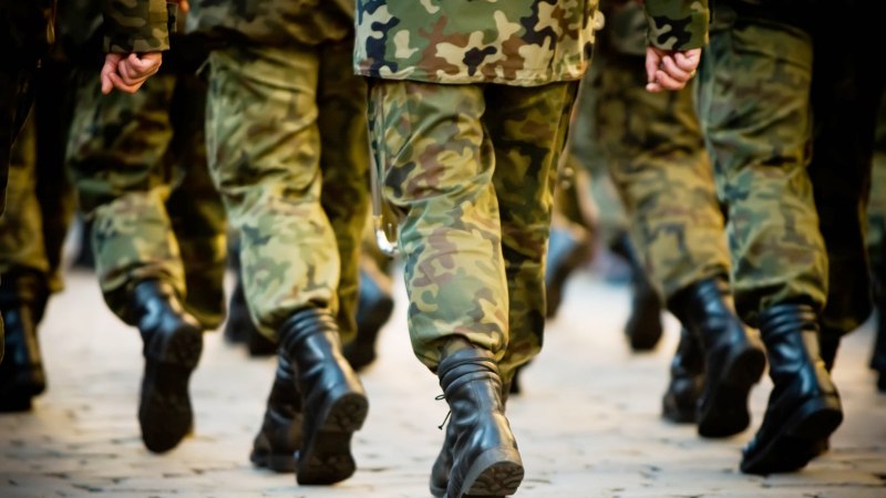 Hikayat Tentara di Zaman Satu Warna