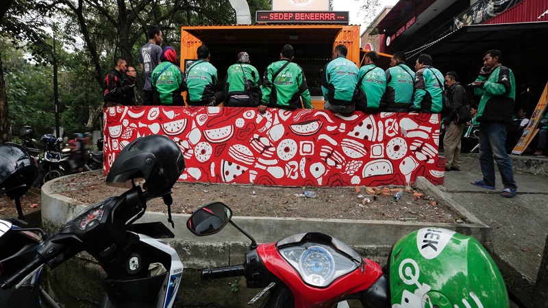 Menguak Eksploitasi di Gojek, Grab, dan Uber