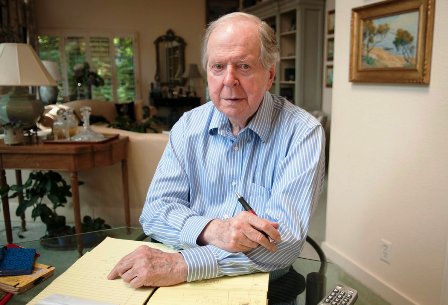 Sejarawan sekaligus angen rahasia Inggris Robert Conquest [Foto: Istimewa]