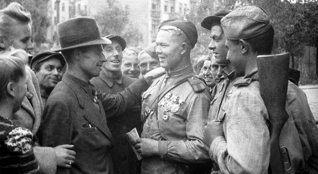 Melawan Lupa: Tentara Merah Soviet ‘Bebaskan’ Polandia dari Nazi