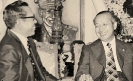 Ali Moertopo menjadi orang kepercayaan Soeharto. 