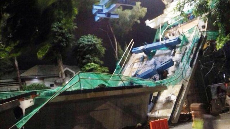 Sedikitnya 5 Orang Terluka Akibat Kontruksi LRT Roboh