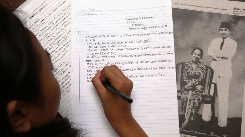 Puluhan Surat Cinta untuk Inggit Garnasih