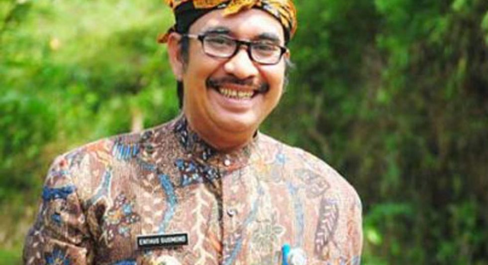 Ki Entus Susmono Dalang Kondang Juga Bupati Tegal