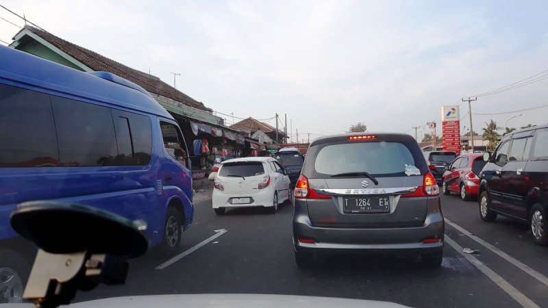 Mudik: Tol Cikarang, Jalan Arteri Pantura Karawang, dan Brebes Macet Panjang