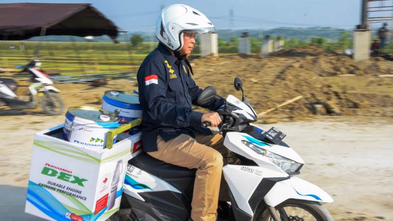 Jonan Terlihat Senang Premium Tersedia Lagi di SPBU Jelang Mudik