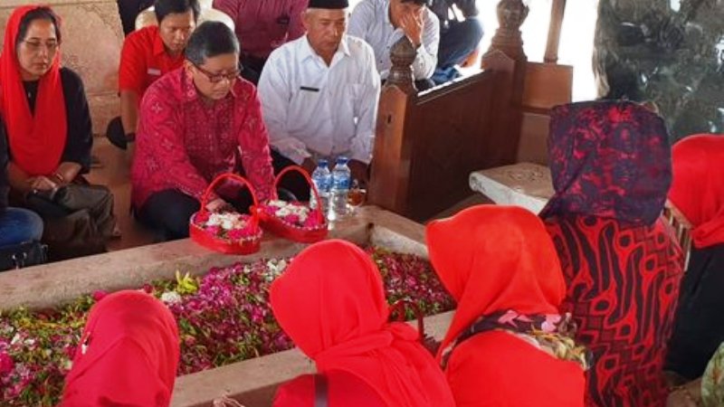 Ziarah ke Makam Bung Karno, PDI Perjuangan Makin Yakin Menangkan Gus Ipul-Puti
