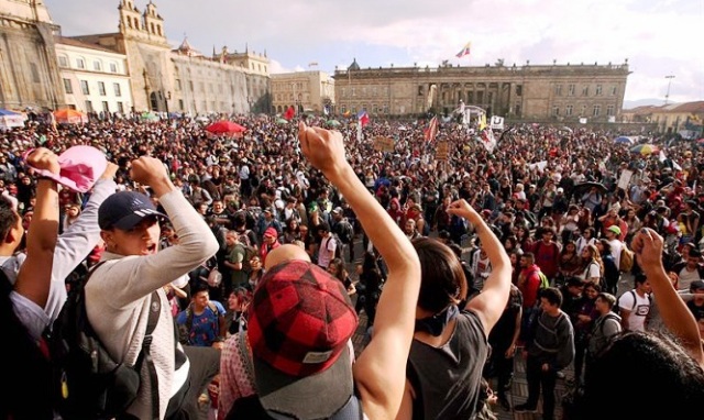 Ratusan Ribu Mahasiswa Kolombia Demo Tuntut Kenaikan Anggaran Pendidikan