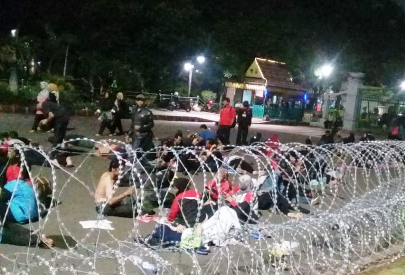 Terkatung-katung di Seberang Istana Merdeka