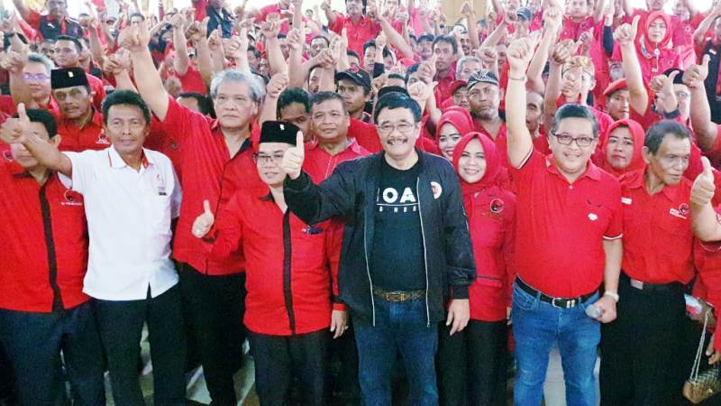 Hasto: Tak Ada Untungnya Merusak Atribut Parpol Lain