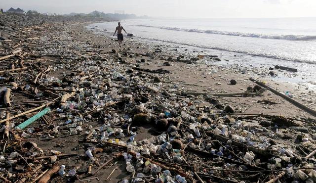Kurangi Limbah Laut, Bali Larang Penggunaan Plastik