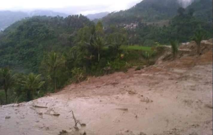 Longsor di Cisolok, Sukabumi Puluhan Rumah Tertimbun Tanah