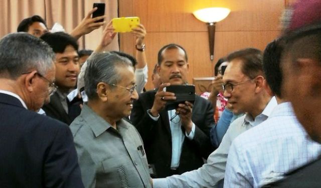 Mahathir: Estafet Kepemimpinan Malaysia adalah Syarat Koalisi dengan Anwar
