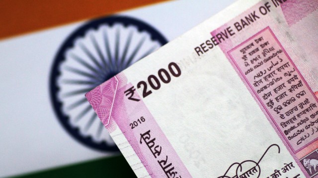 Tinggalkan Dolar, India Gunakan Mata Uang Rupee untuk Bayar Minyak Iran