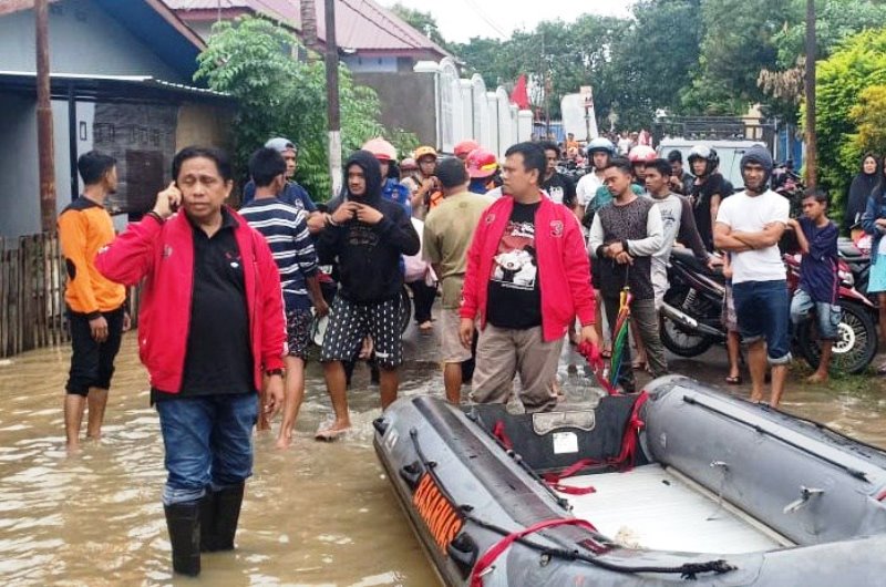 Kader PDI Perjuangan Bergerak Cepat Bantu Korban Banjir di Sulawesi Selatan