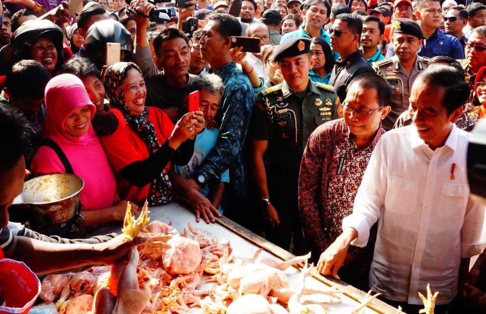 Kunjungi Tulungagung, Jokowi Cek Harga Harga Bahan Pokok