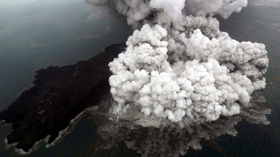 BMKG Deteksi Retakan Baru di Gunung Anak Krakatau