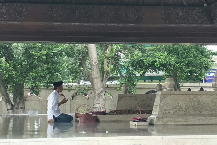 Jokowi Ziarah ke Makam Bung Karno