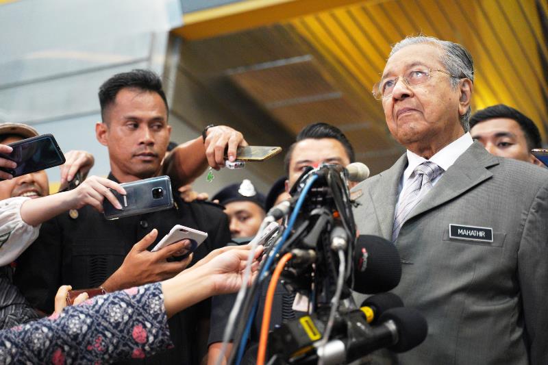 Mahathir Mohamad Meradang: Dunia Munafik!