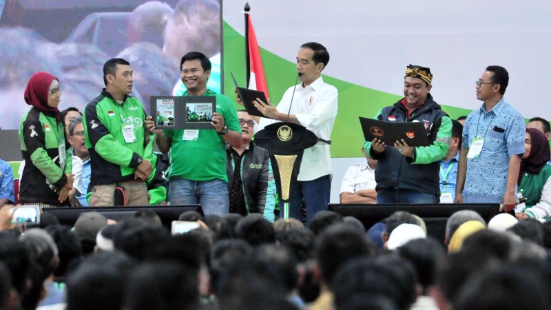 Jokowi: Pengemudi Ojek Online adalah Pekerjaan Mulia