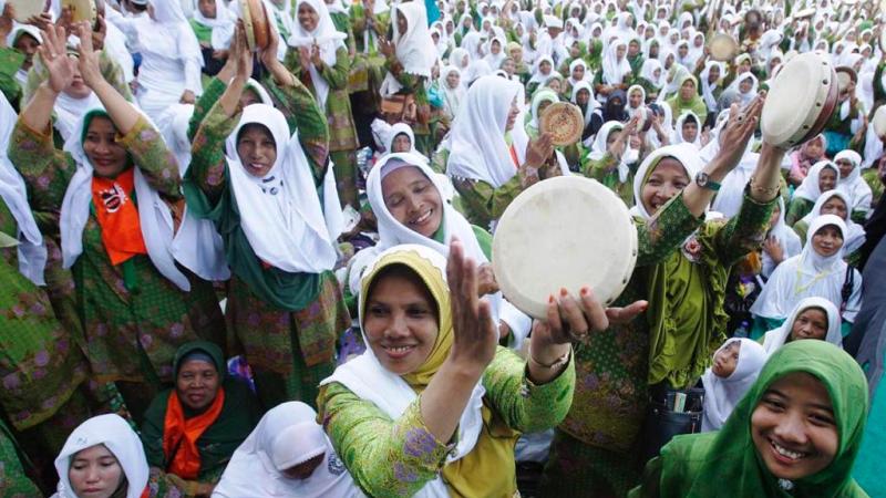 Ratusan Ribu Ibu-ibu Muslimat NU Hijaukan Gelora Bung Karno