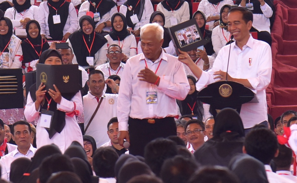 Jokowi: Pakai Konsultan Asing, Siapa yang Sebenarnya Antek…