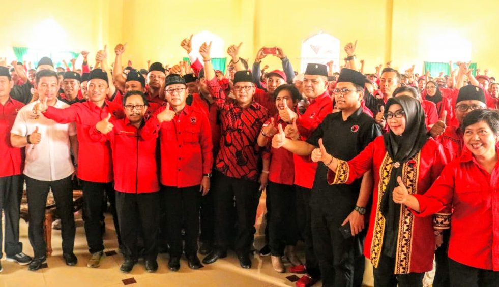 Elektabilitas Jokowi  Tinggalkan Prabowo, Hasto Minta Kader Jangan Terlena