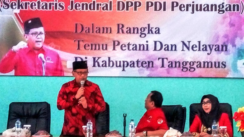 Hasto: Kebijakan Jokowi Beda dengan Retorika Prabowo Menolak Impor