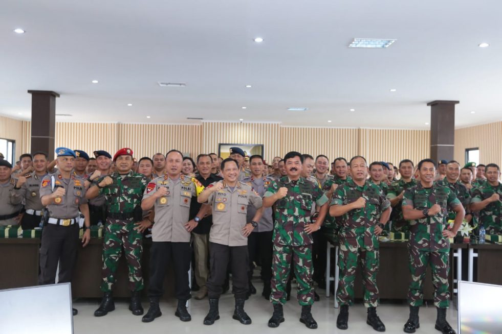 Sepekan Jelang Pemilu, Kapolri dan Panglima TNI Cek Pasukan di Bogor
