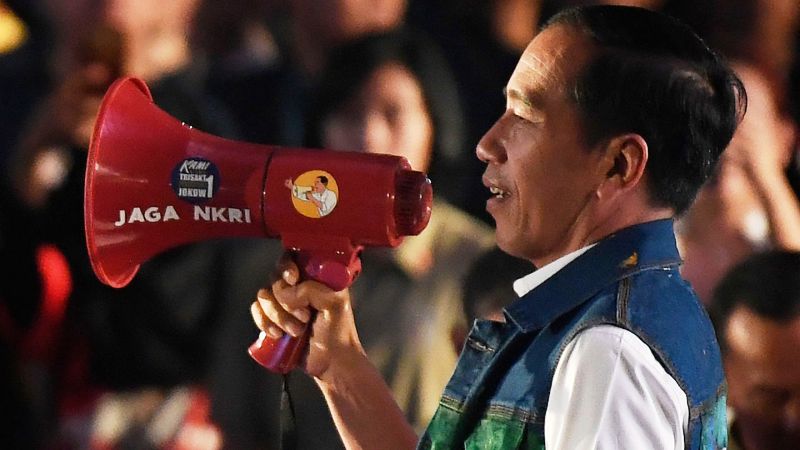 Penetapan KPU, Putusan MK, dan Dua Puncak yang Menanti Jokowi