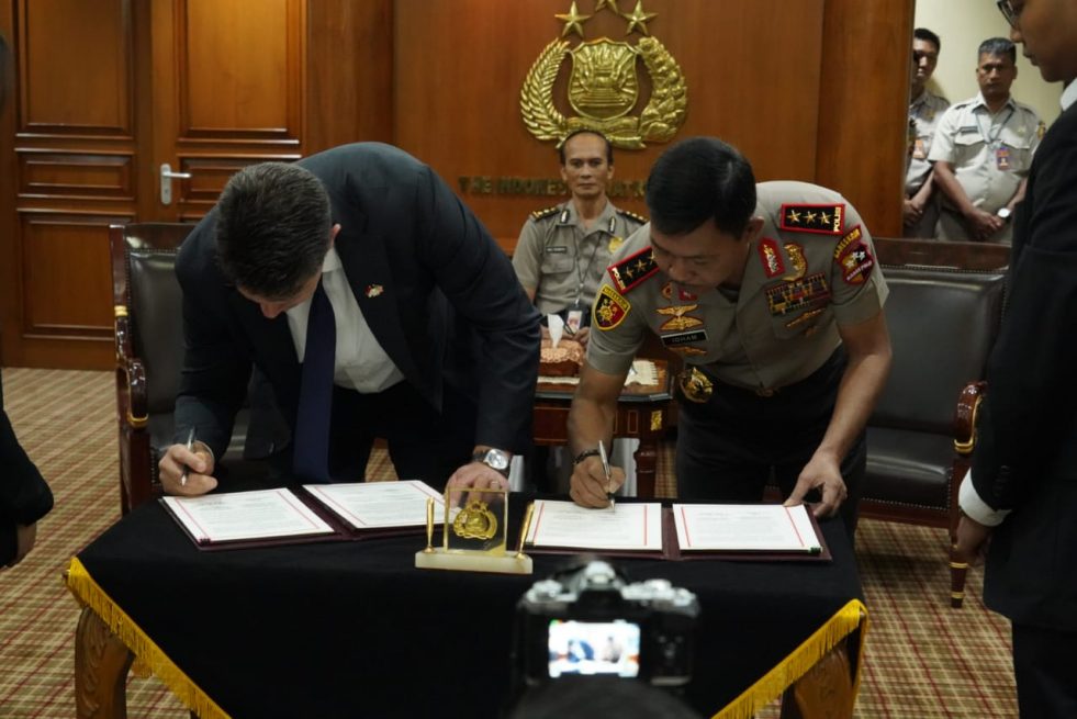 Bantu Ungkap Korupsi 1MDB, Irjen Agung Setya Terima Penghargaan FBI