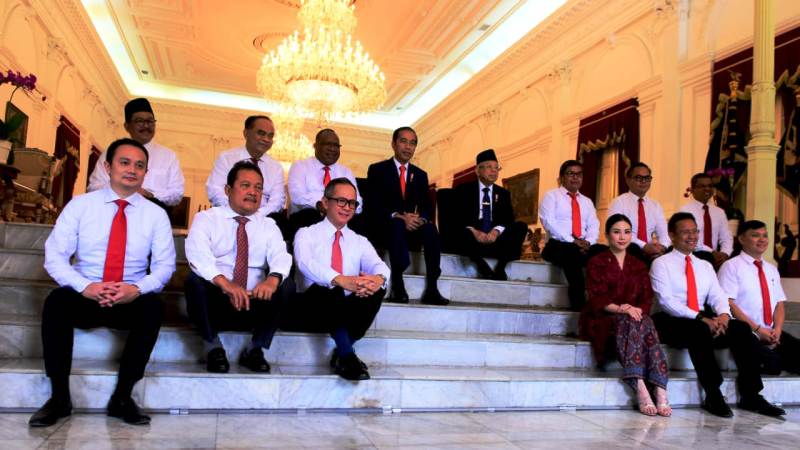 Jokowi Menambah Gemuk Kabinet Indonesia Maju