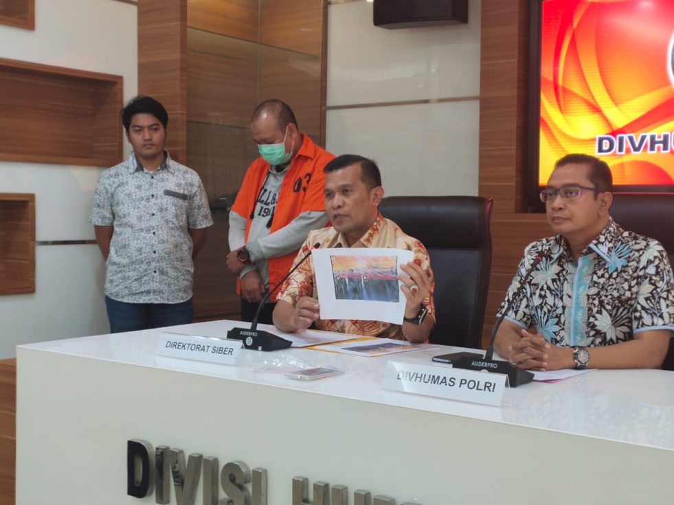 Polisi Bekuk Tiga Pembuat Hoaks Yel TNI “Macan jadi Kucing” 