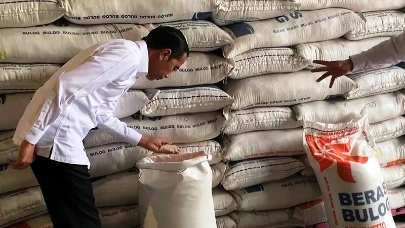 Stok Kebutuhan Pokok di Beberapa Provinsi Menipis
